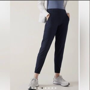 Athleta Brooklyn Jogger // Navy. Excellent condition. Size 8. Non smoking home.